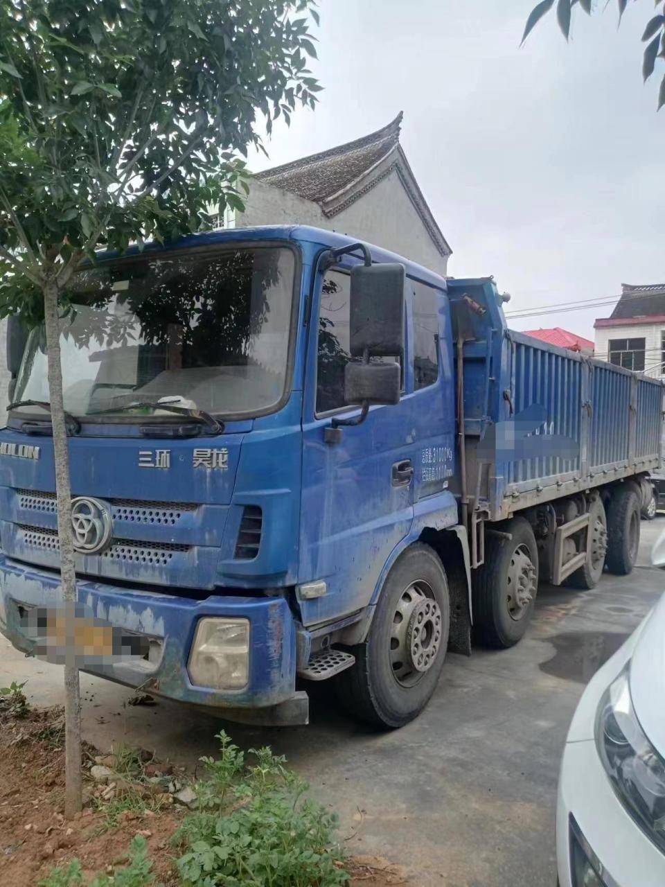 转让20年6月三环昊龙前四后六侧翻自卸车,6.8米大箱,高1.1米!