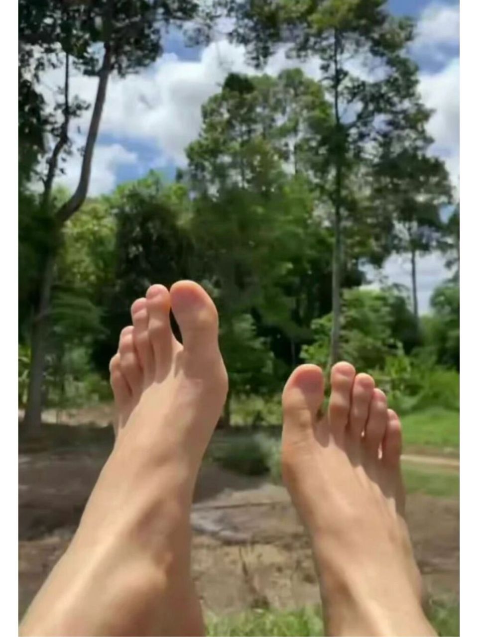 怎么会有男孩子的脚长得这么好看99