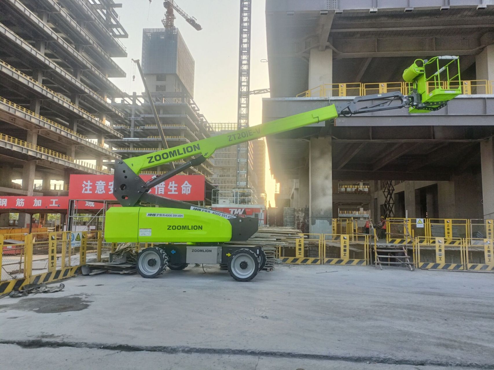 高空作业车直臂车升降车登高车平台高机升降        高空车平台高机