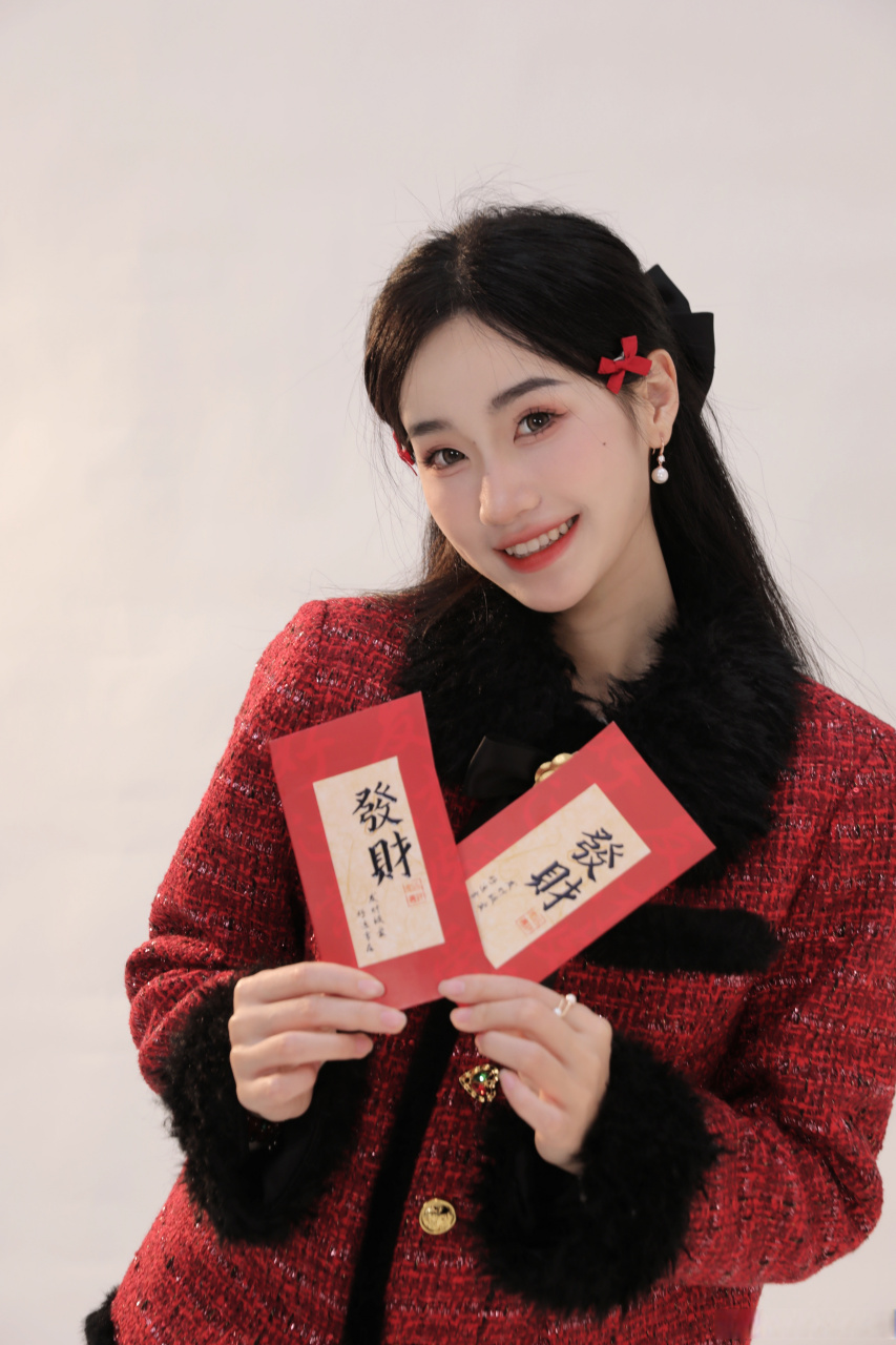 sing女团超话  年初三,宗老师sing-宗思雨 祝大家龙年热热闹闹,日子