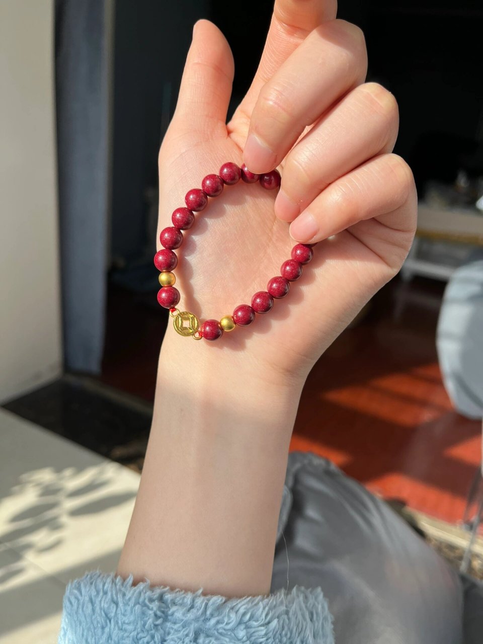 本命年辟邪朱砂手串 本命年的姐妹想买个黄金又怕单调的可以试试搭配