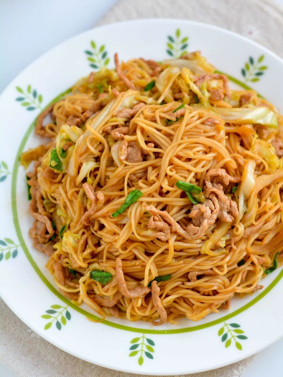 圆白菜肉丝炒面,幸福感爆棚的早餐 这道肉丝圆白菜炒面,有滋有味有