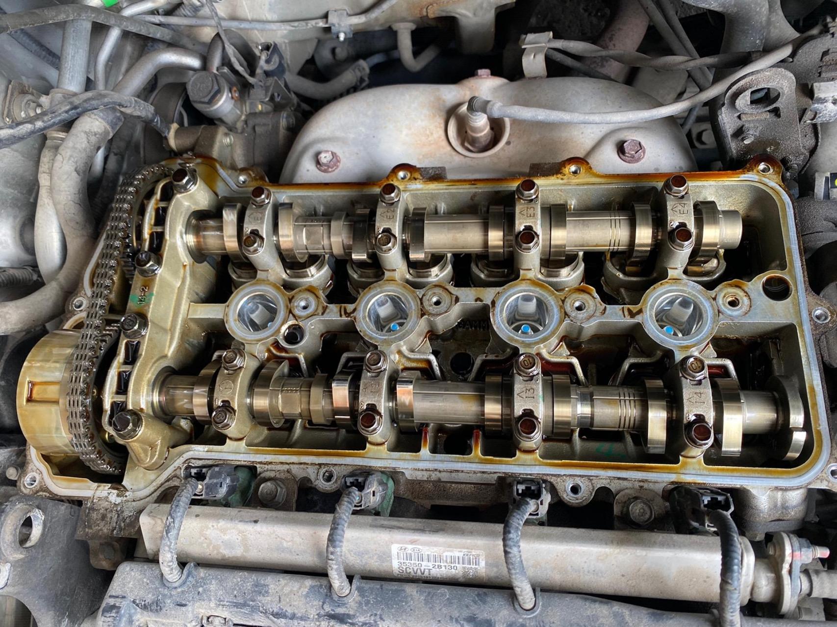 起亚k2更换原厂气门室盖垫 16万公里发动机新得一样