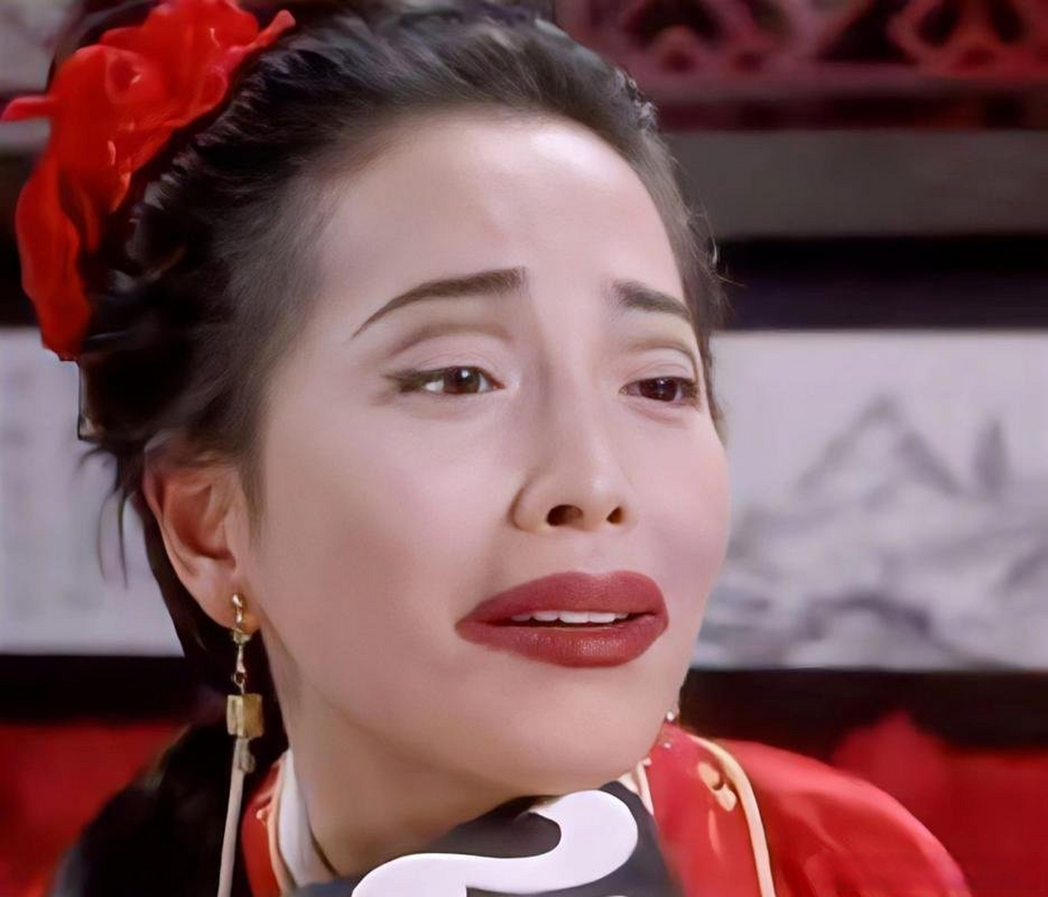 其实石榴姐年轻的时候是很漂亮的,直到《唐伯虎点秋香》的时候,石榴姐