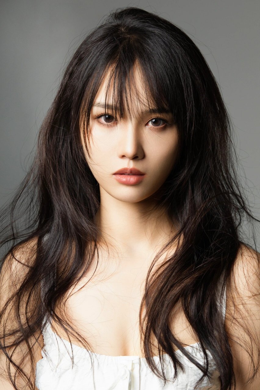 演员资料 摄  影  师:化妆造型:王鑫 出        镜:韩雯倩