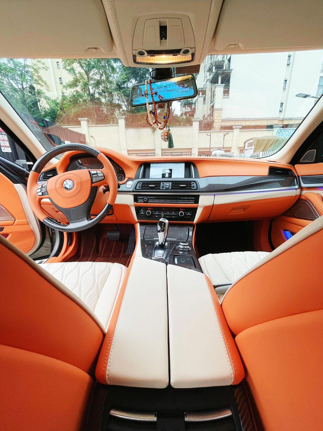 5改装内饰宝马五系内饰汽车中控配饰白车配什么颜色的座套好看米白