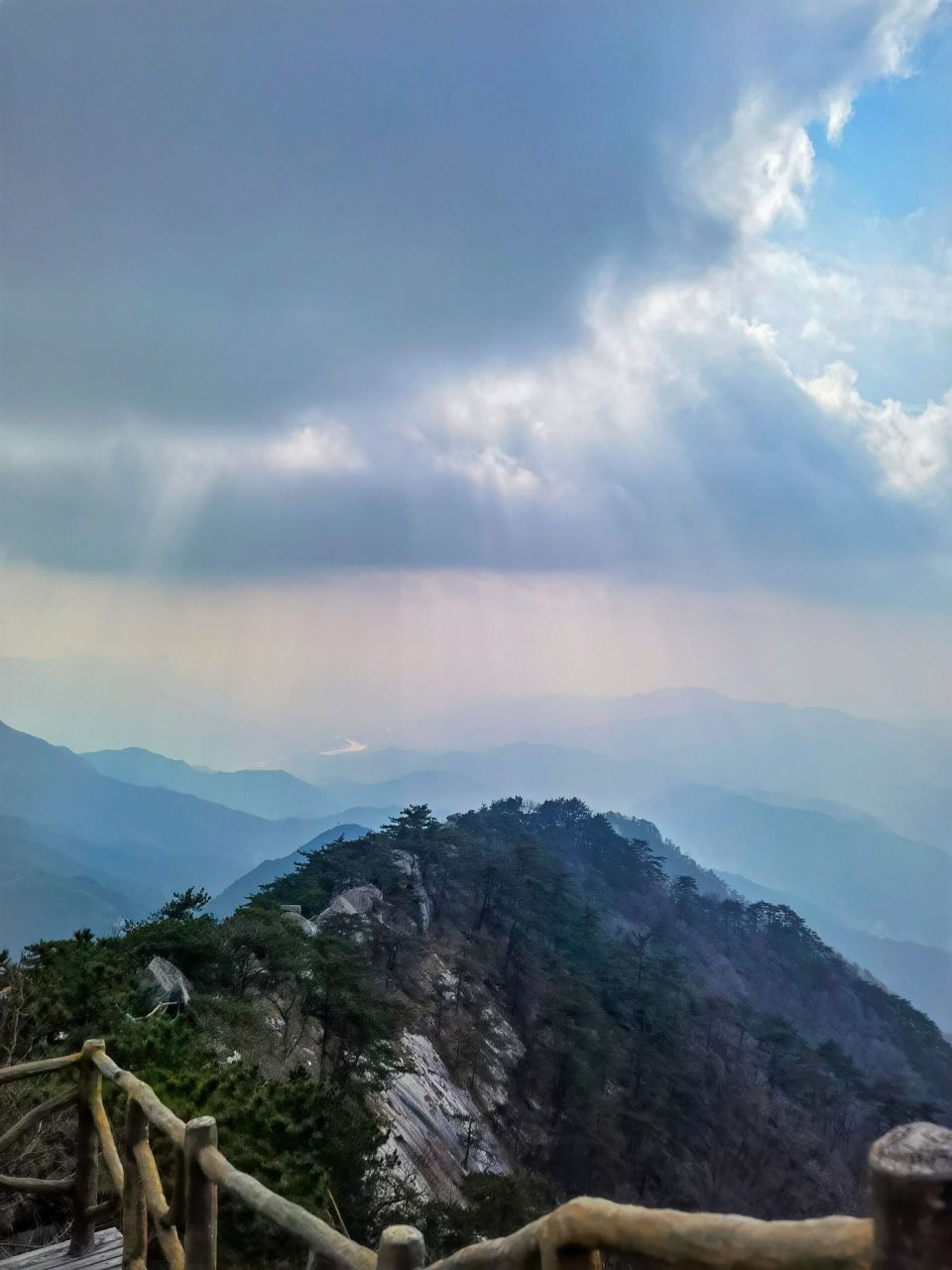 罗田薄刀峰徒步攻略 大别山系,和天堂寨,龟峰山风格类似.
