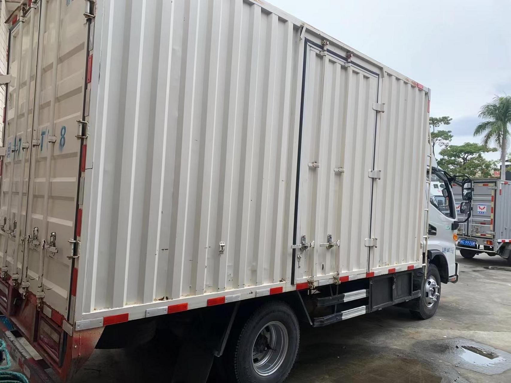 江淮骏铃  厢式货车2017年6月上牌,车厢尺寸长4.