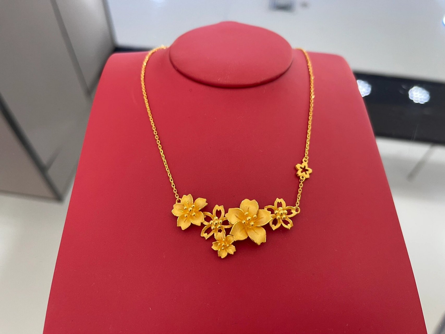 周大福-三生花94 周大福三生花项链来了 "三生花"