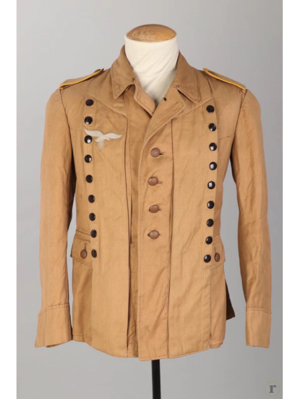 军事收藏:营救墨索里尼行动中的伞兵夹克 营救墨索里尼行动中