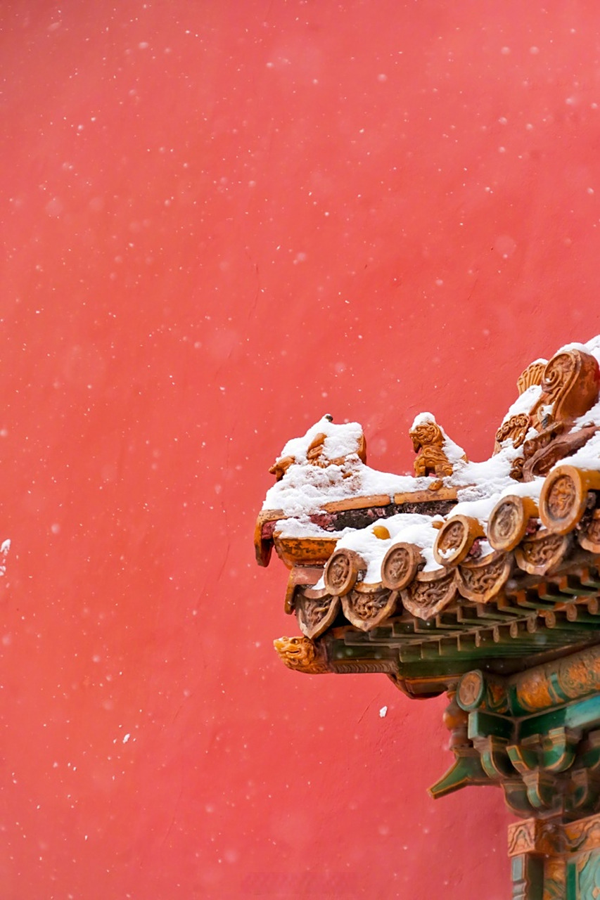 【#故宫白雪红墙的氛围感#】今天,北京再迎降雪.