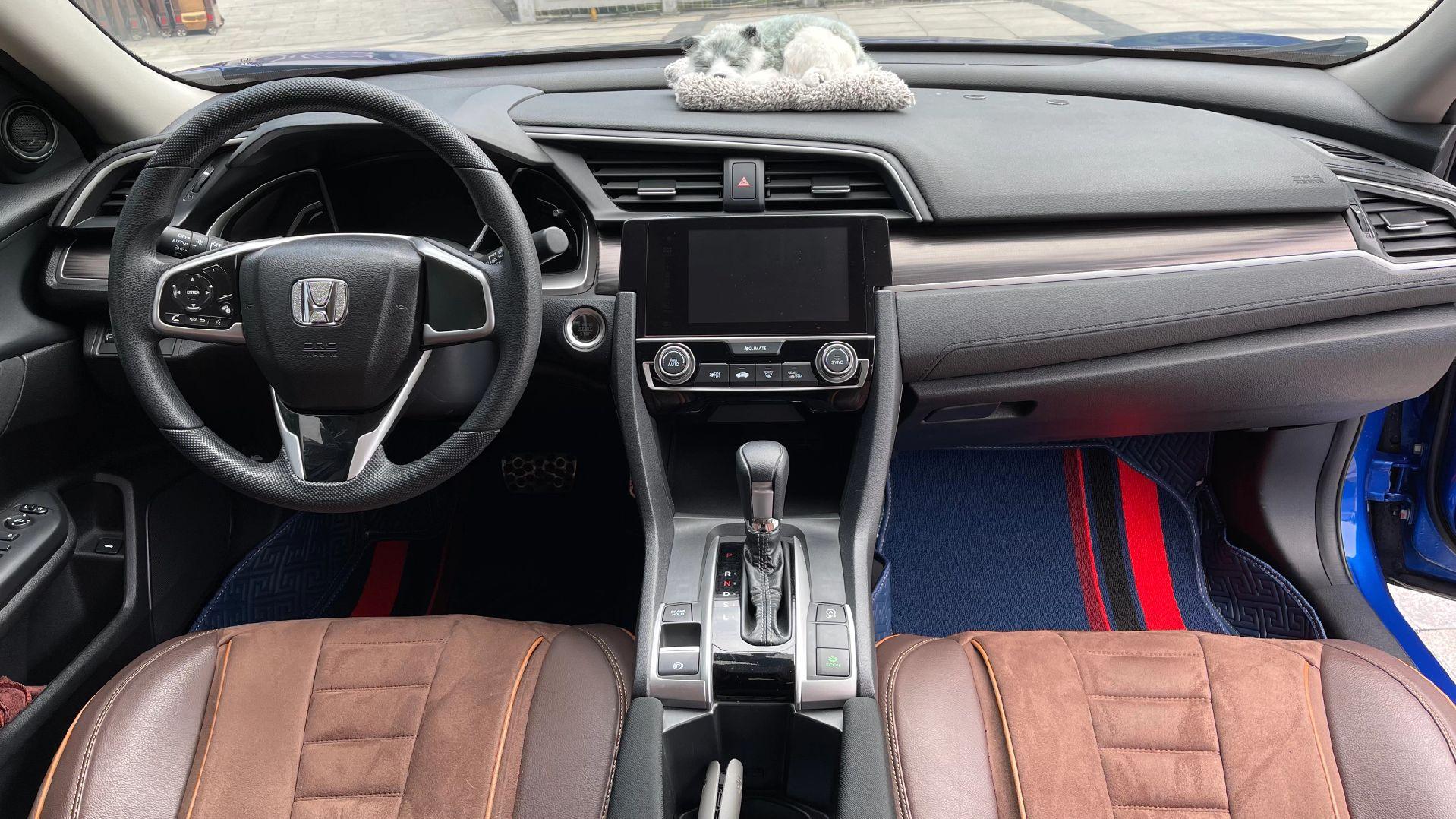 原厂声浪.20款顶配思域,自带中出排气.原厂声浪,小姐姐一手