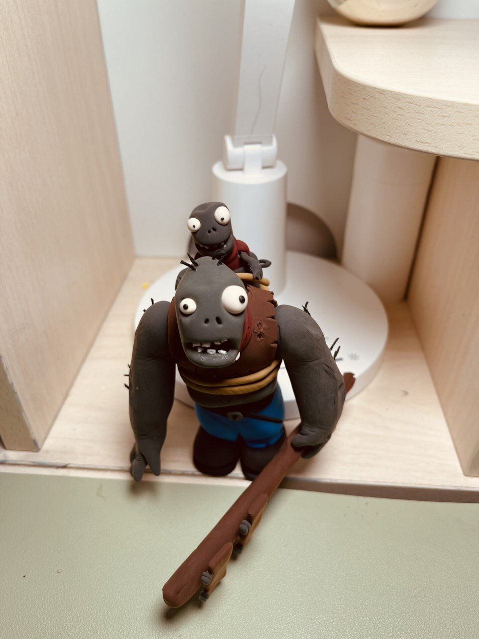 我觉得这是自己捏的第二好的粘土作品了 	 脸皮有点厚了