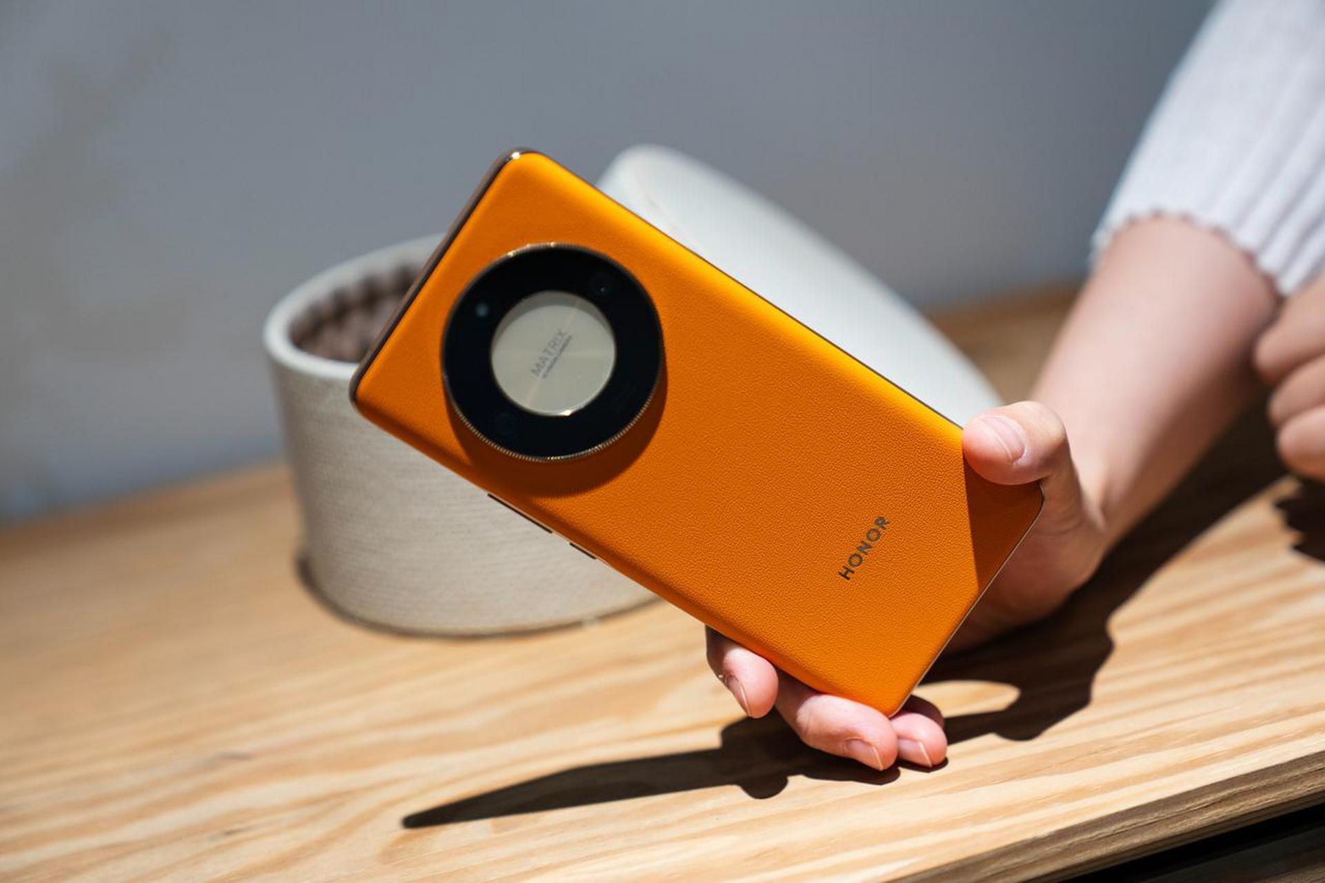 荣耀x50机型今日首销:1399元起最近上手了荣耀x50这款手机,是然橙色素