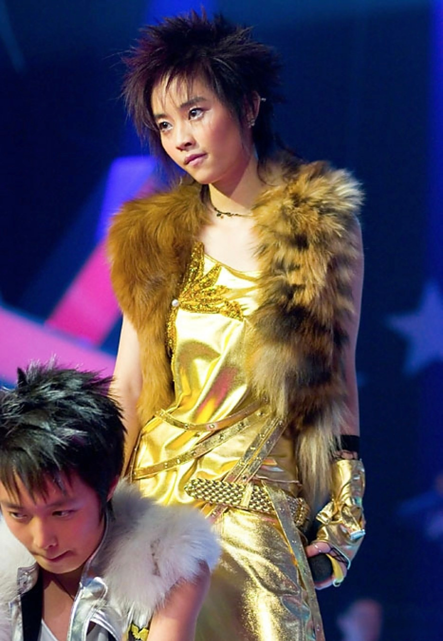 刘雅瑟原来是明星学院的刘欣 @刘雅瑟 在《乘风2023》中的西装造型