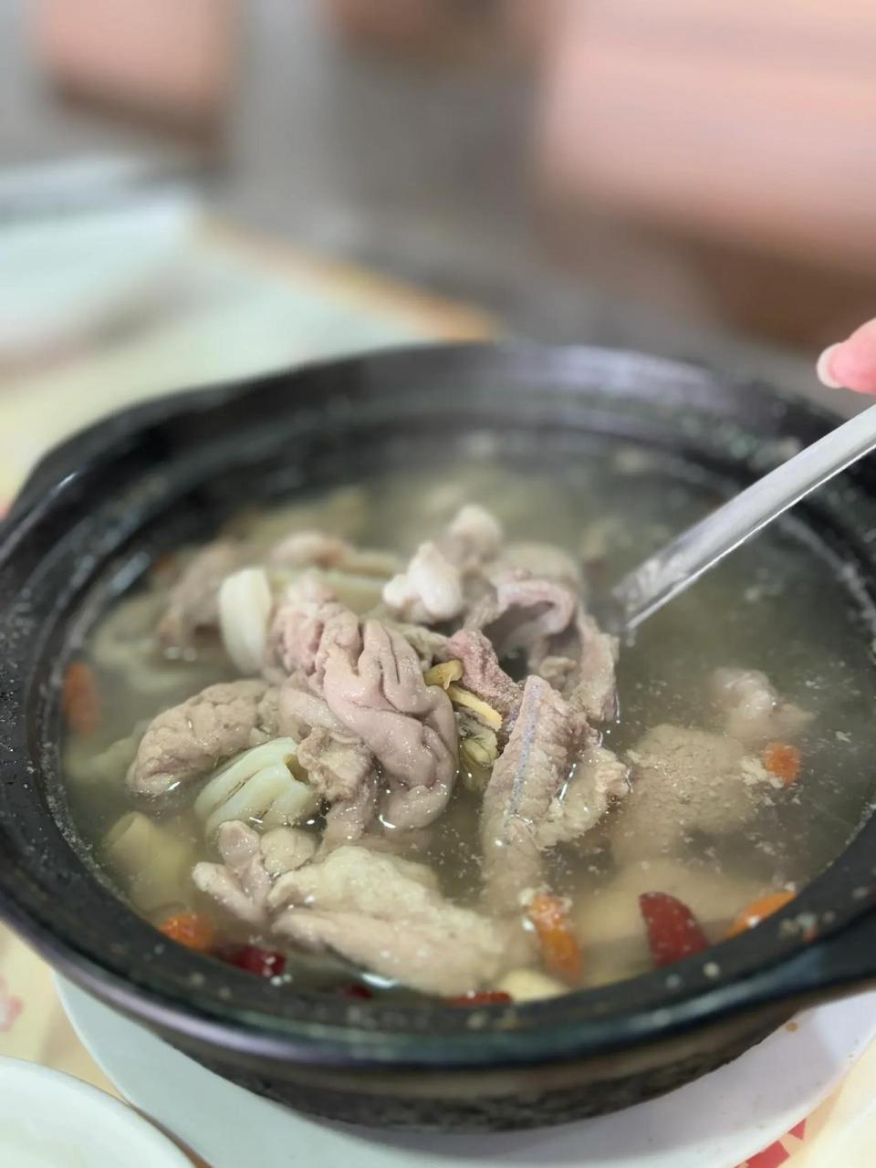 来湛江一定要试试湛江传统的猪脑汤吧!