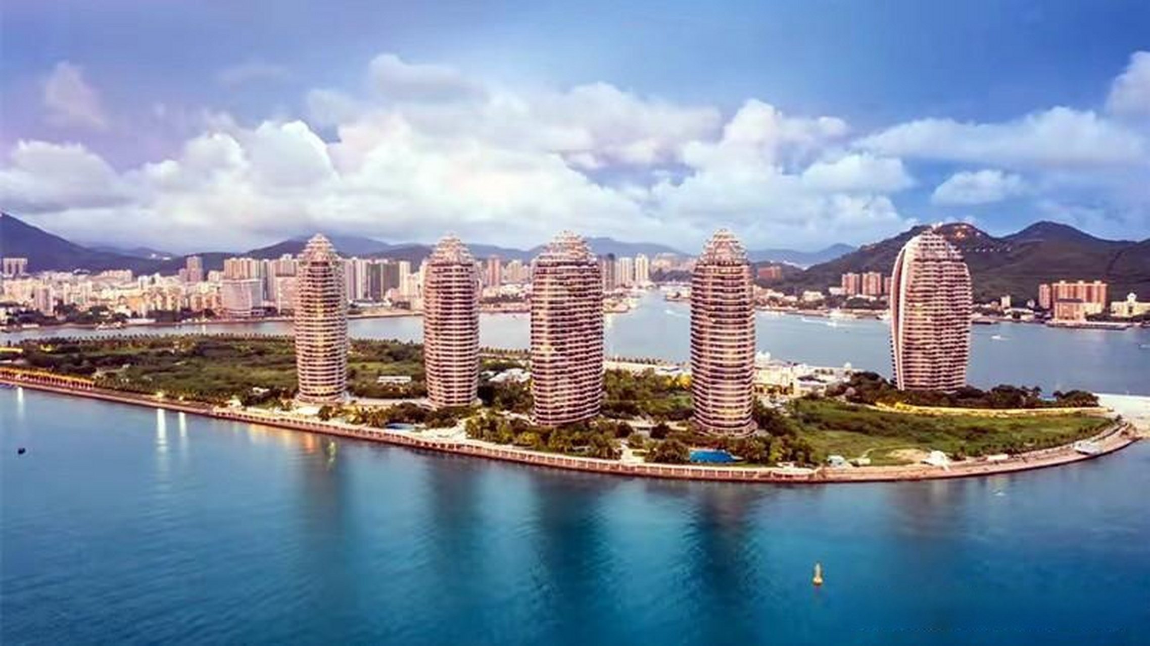 关于三亚标志性建筑-凤凰岛的拆除消息,满天飞,好多人和我一样都稀里