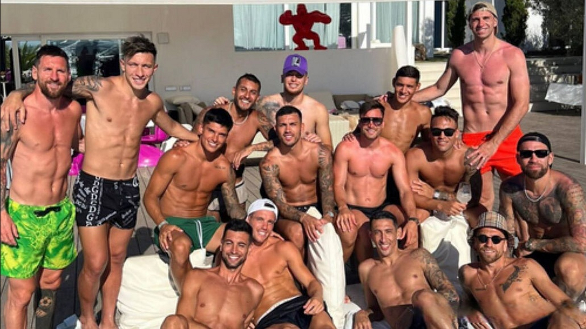 阿根廷队# #梅西# 阿根廷队泳装照.