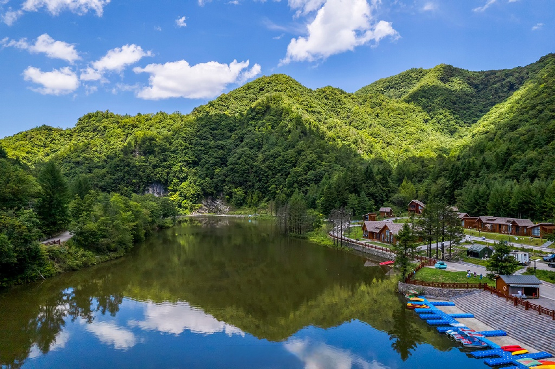 在湖北寻找森呼吸# 神农架的巴桃园,是一处如诗如画的风景胜地.