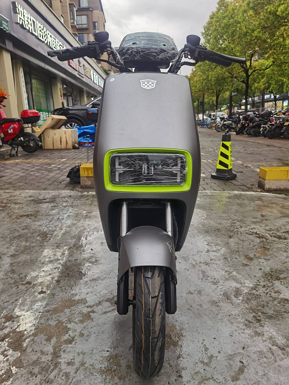 该死这么晚才发现这款电动车03 绿源新国标f6电动车,前面空间比较大