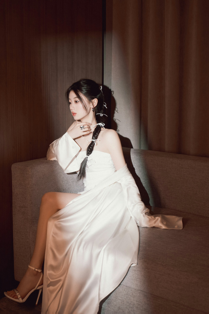 单依纯美腿一字带高跟 超性感[色][色][色]