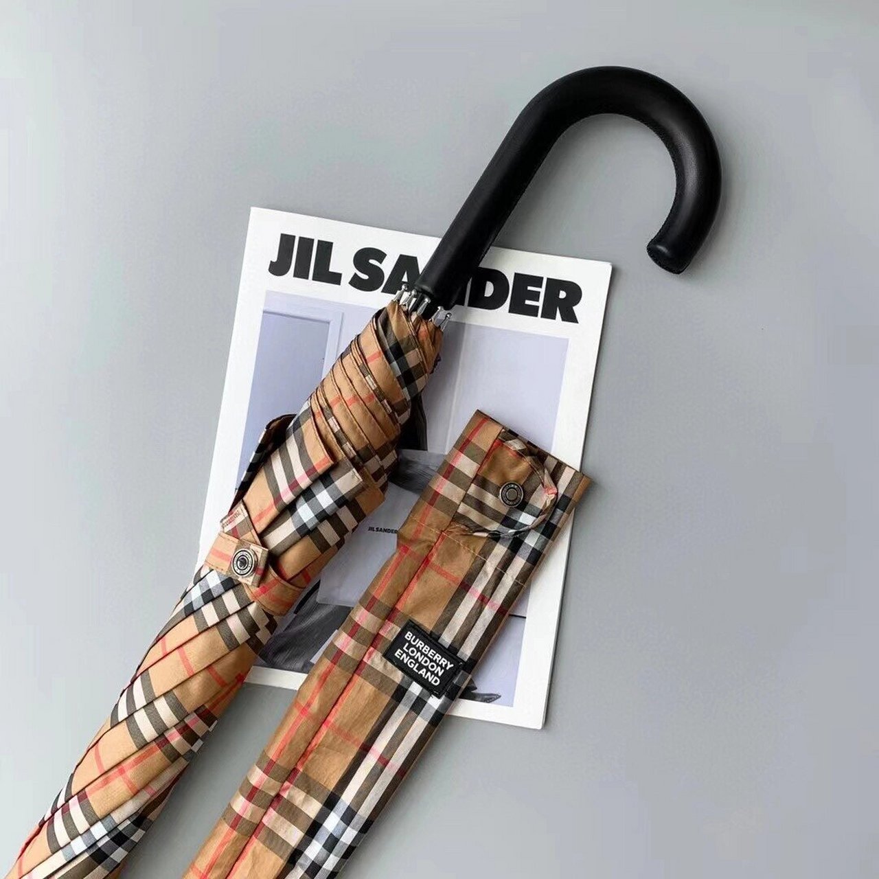 巴宝莉伯爵长柄伞 巴宝莉伯爵长伞(burberry)中古雨伞以奢华品质创新