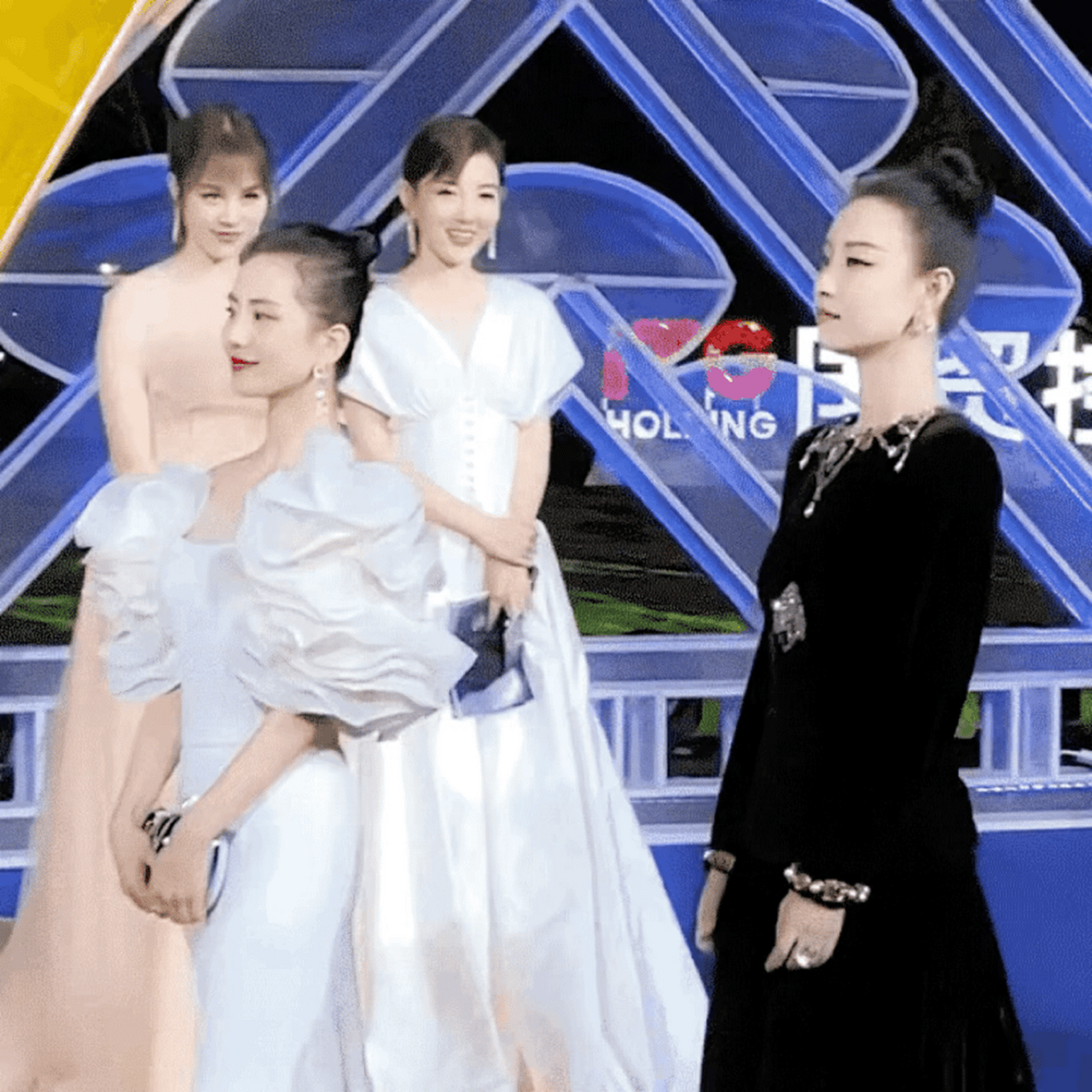 刘诗诗和倪妮的颈部被称为"天鹅颈"?这是优美还是不自然?