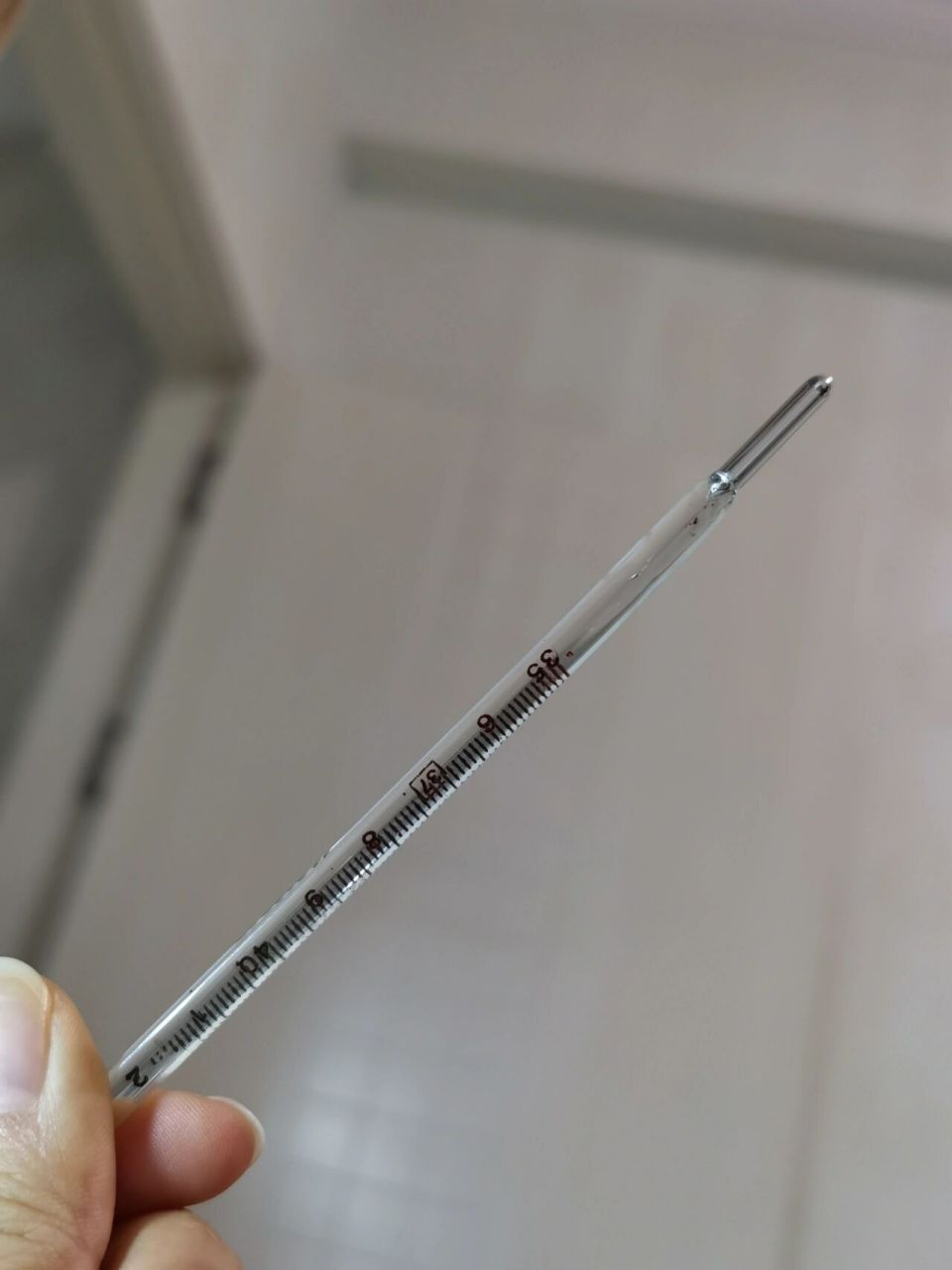 这温度计是不是坏的没看到水银柱 测了15分钟 无事发生 连水银柱都没