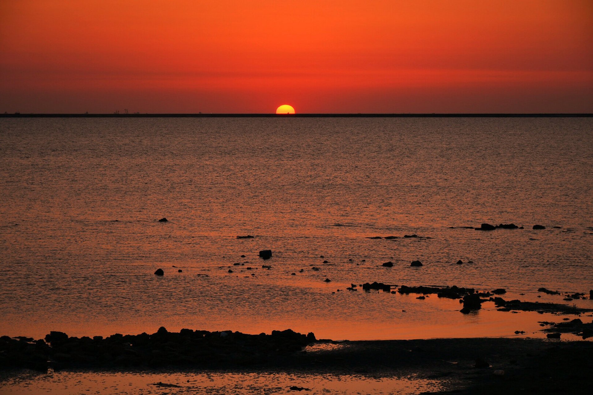 从如皋自驾开到圆陀角天已经黑了,不过路途的日落还是很醉人.