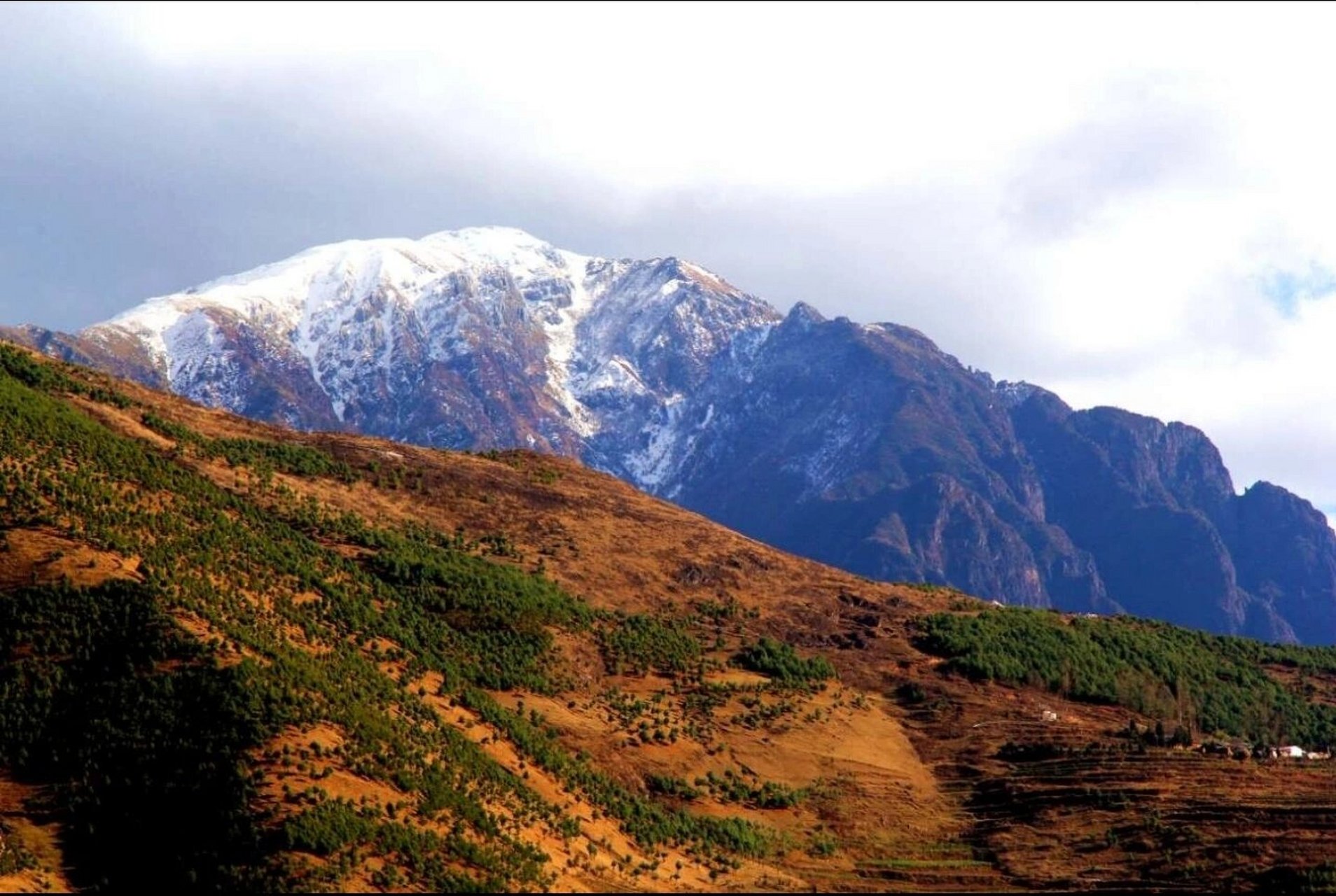 昆明东川雪岭爬山攻略 雪山奇峰,中国十大非著名山峰;雪岭位于东川区