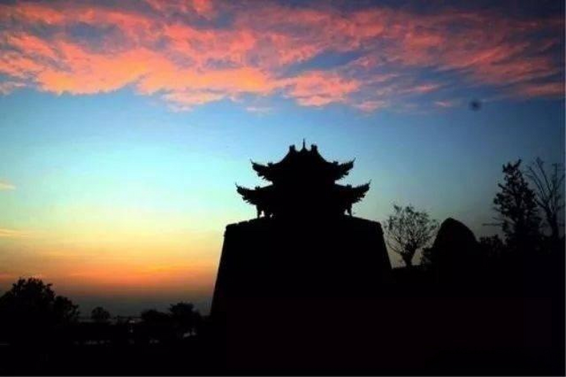郑州夕阳楼不仅是一处历史建筑,更是一处风光旖旎的旅游景点.