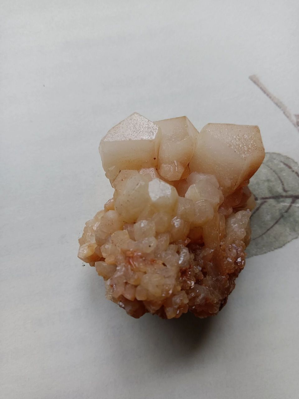 百度科普: 钟乳石的硬度太低,耐久性不符合宝玉石的要求,只能作为