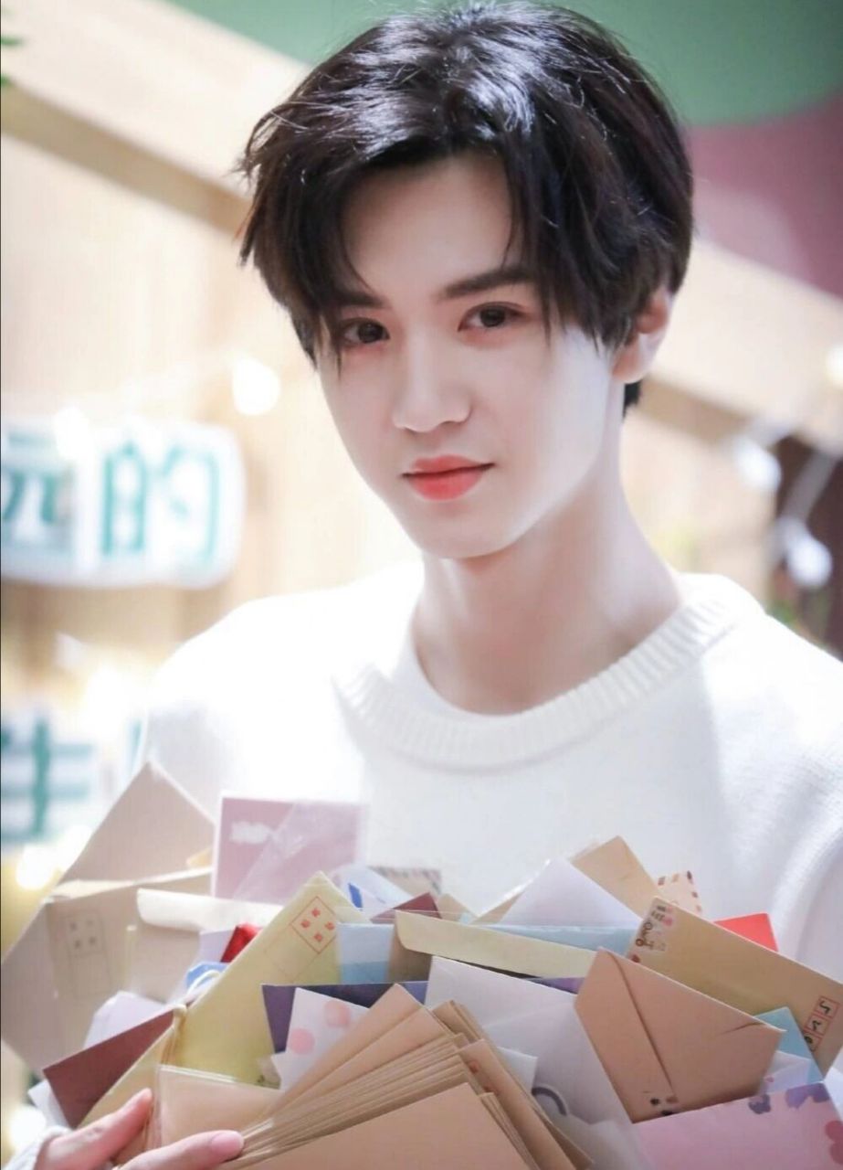 哈喽,大家好,介里是娅婤呐~这次发的是『陈哲远头像』吖~如果有喜欢