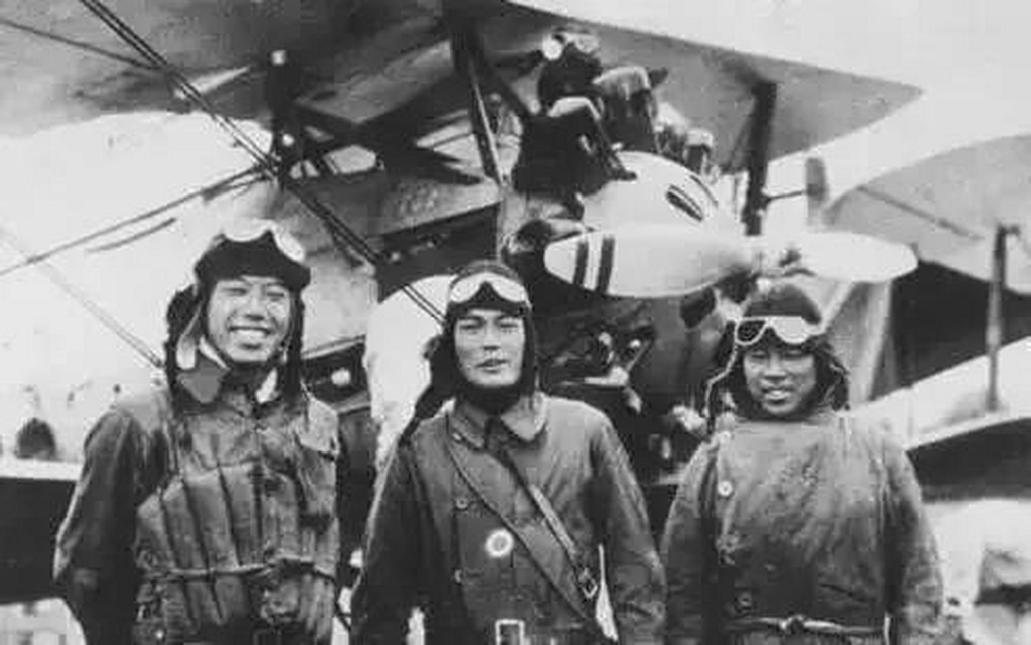 1937年9月,"四大天王"之一的日本航空飞行员山下七郎,驾机为轰炸机