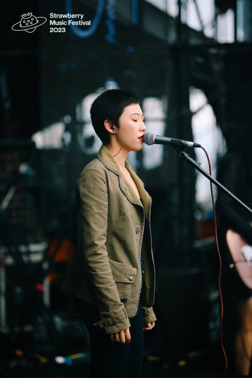 京东健康·深圳#草莓音乐节#  荷尔蒙小姐乐队 的冷潮风暴席卷,冷酷的