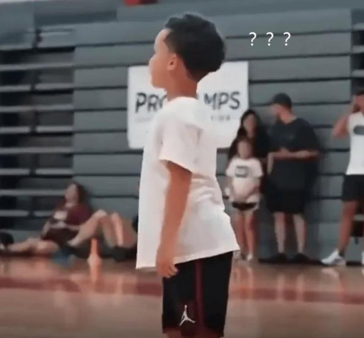 塔图姆大帽deuce!小朋友一时间有点发懵.