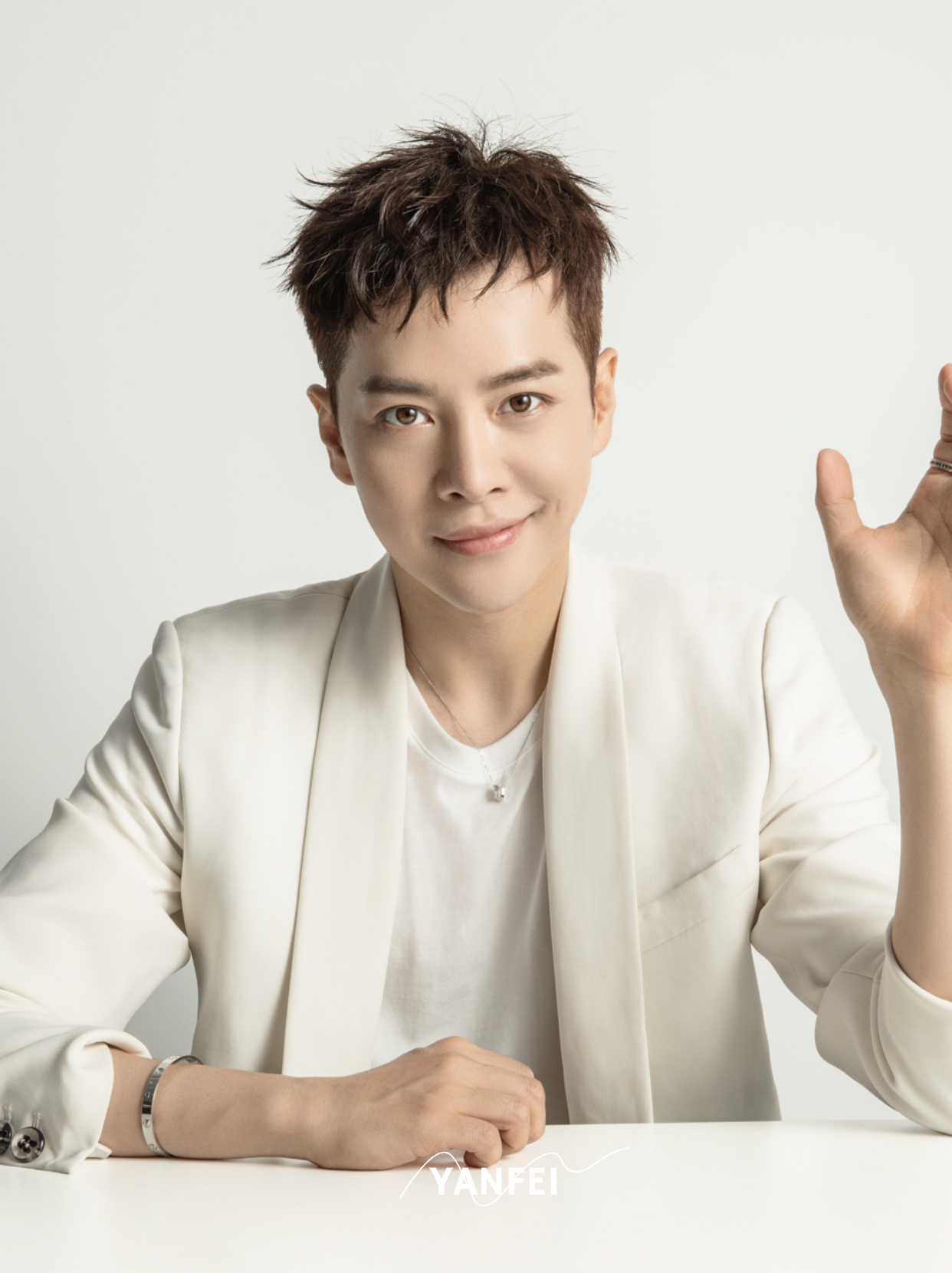 给徐海乔拍海报,还跟他合影啦~ #徐海乔#