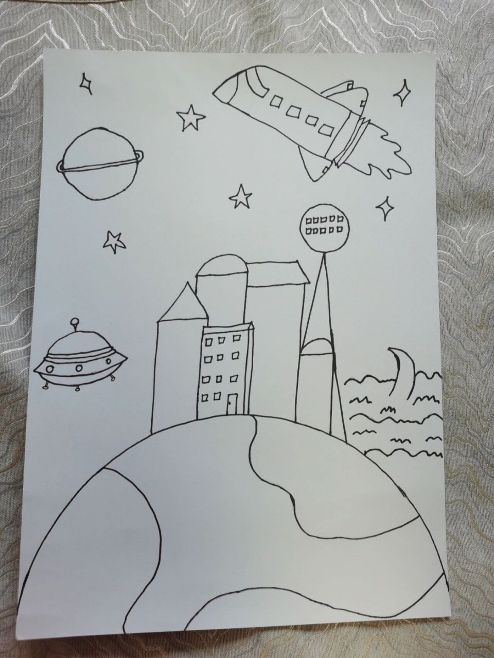 二年级科学幻想画 二年级小朋友画了2天的科学幻想画