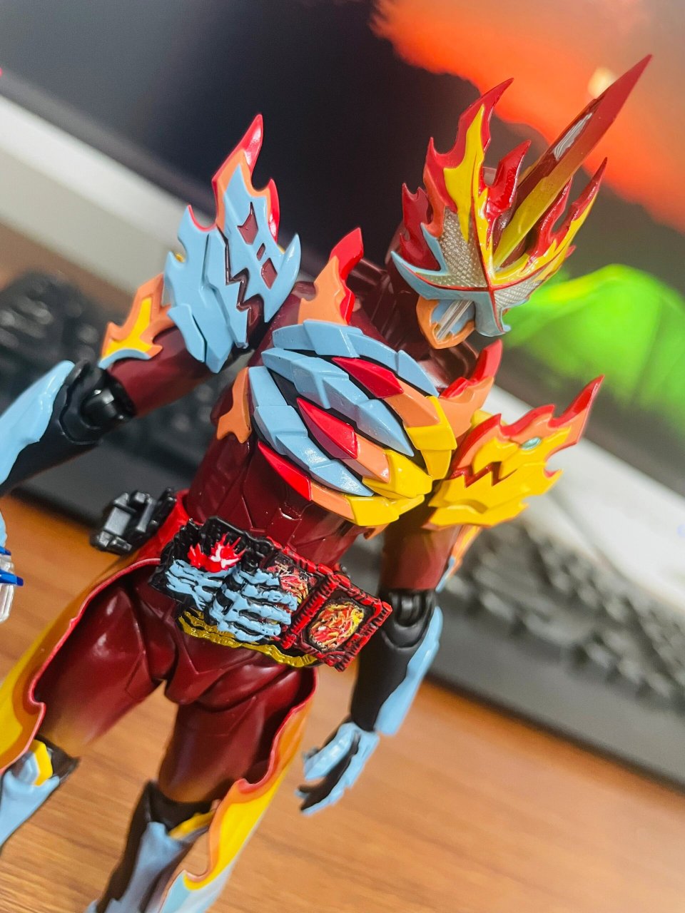 假面骑士圣刃shf元素之龙    我的元素之龙也好啦!太帅啦!