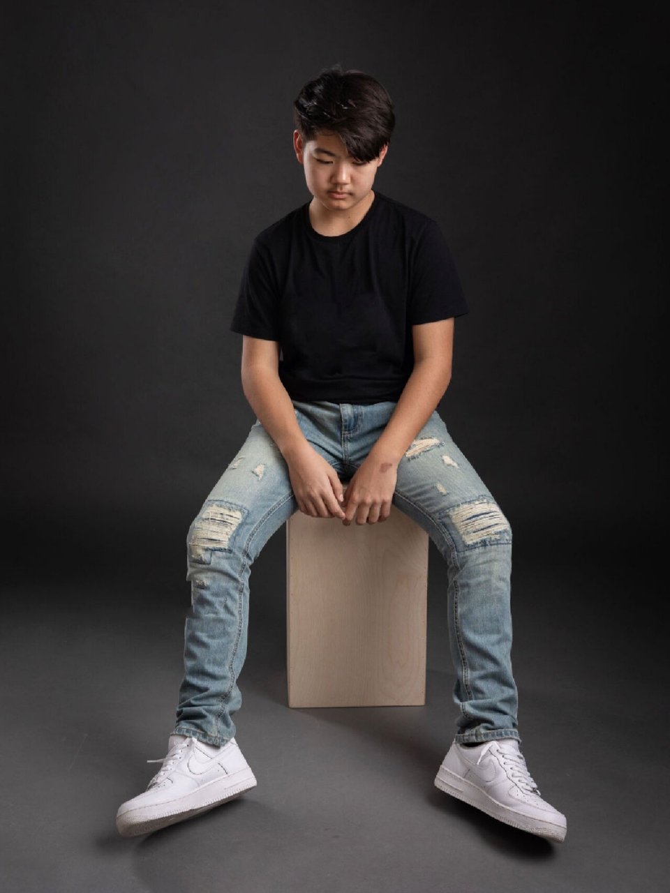 来一组14岁男孩子的照片 一开始男孩子不太愿意拍摄,但是通过引导和