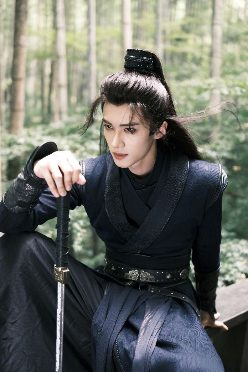 闫桉武侠剑客造型#没有人可以不爱英气十足的古风少侠吧拔剑断恩仇