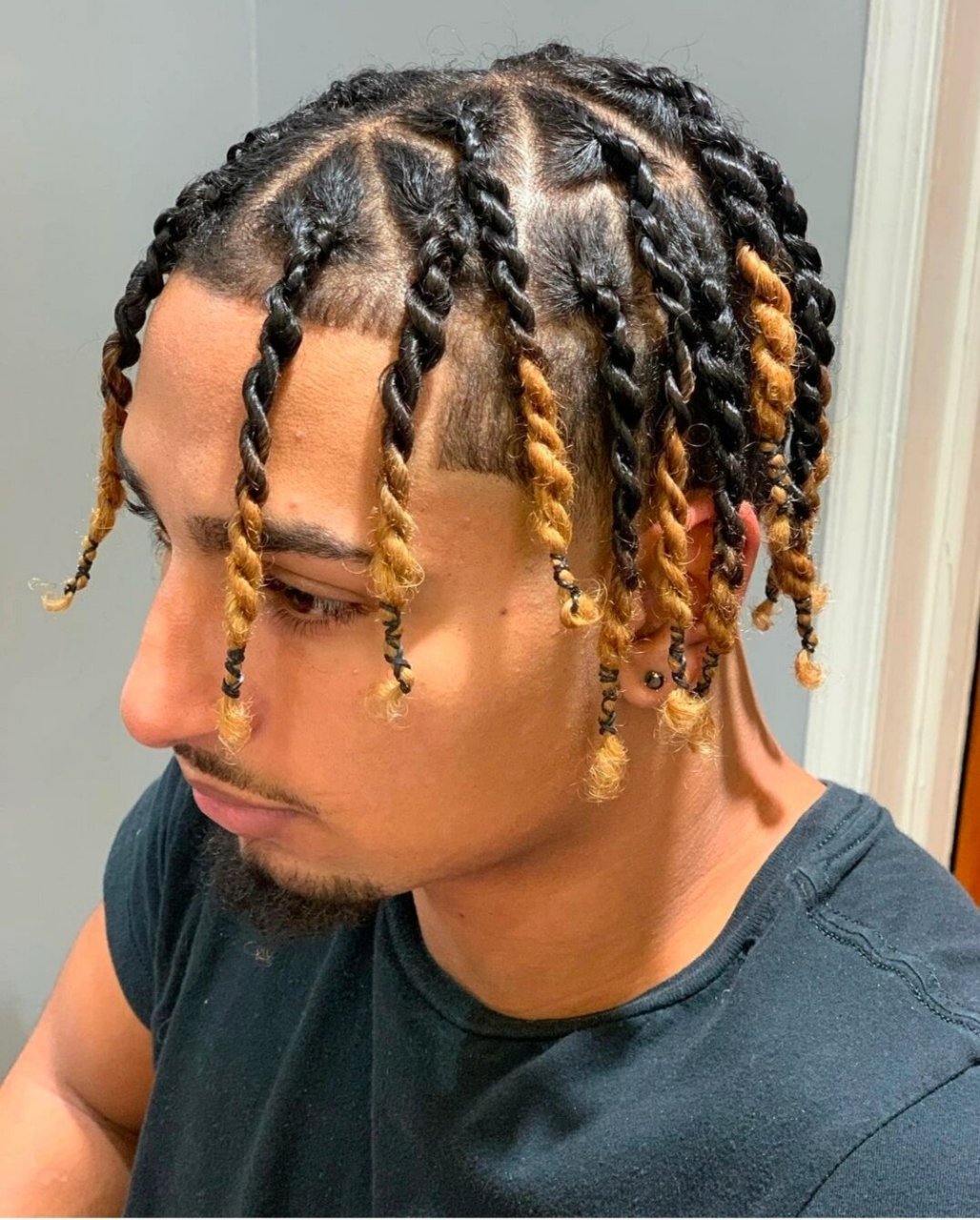 下次分享女士扭博辫 头发长度在5cm左右就能做到图上效果!