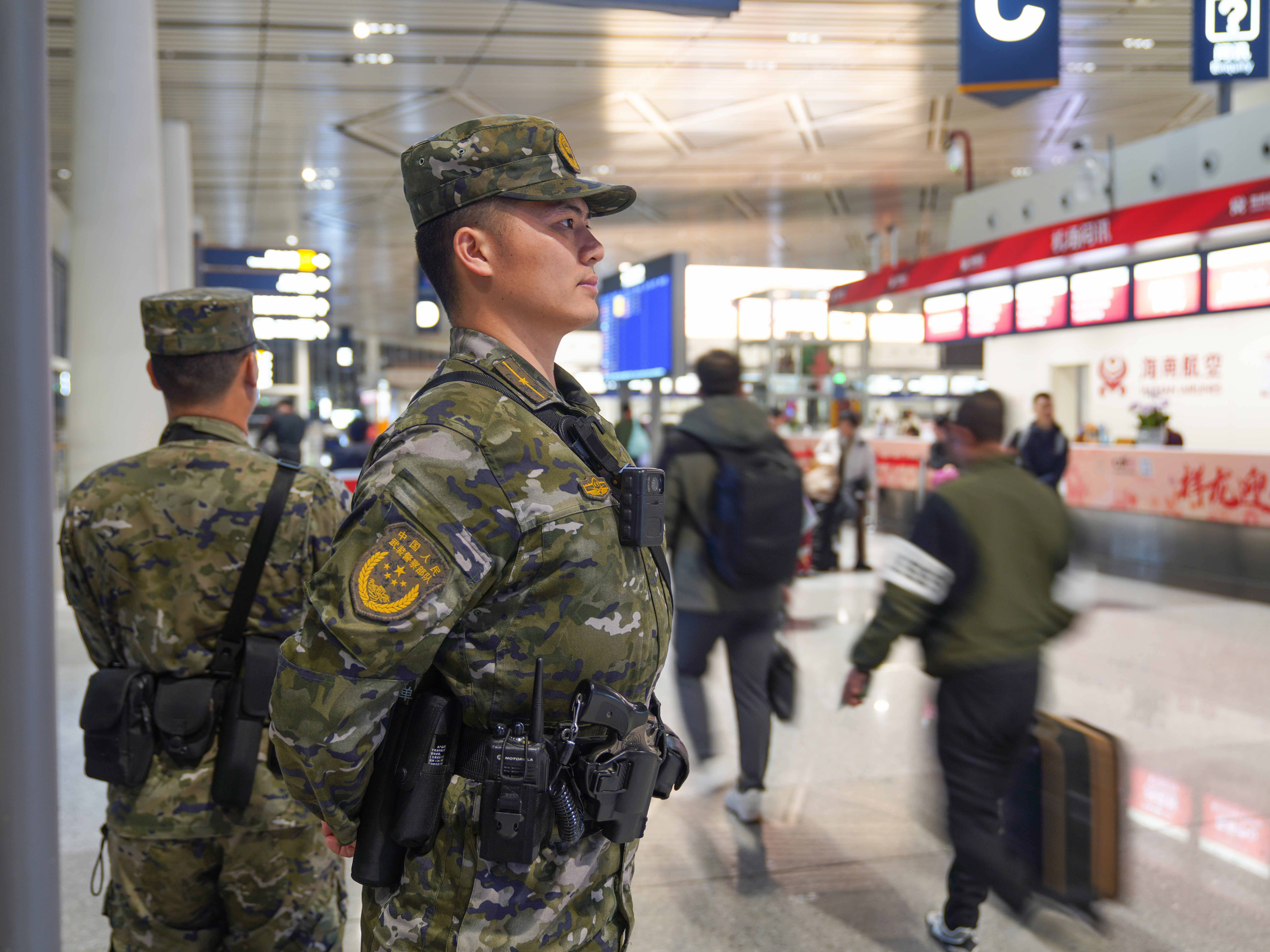 武警和特警,虽然名字听起来相似,但职责,装备和任务范围可是大不相同