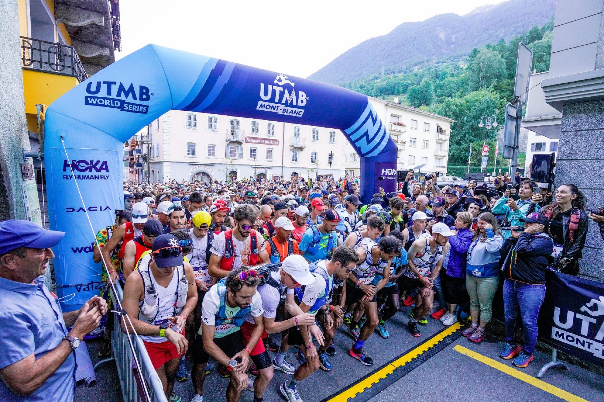 2022utmb occ组出发!中国选手骆滔在该组别出战#98跑陪你聊跑步