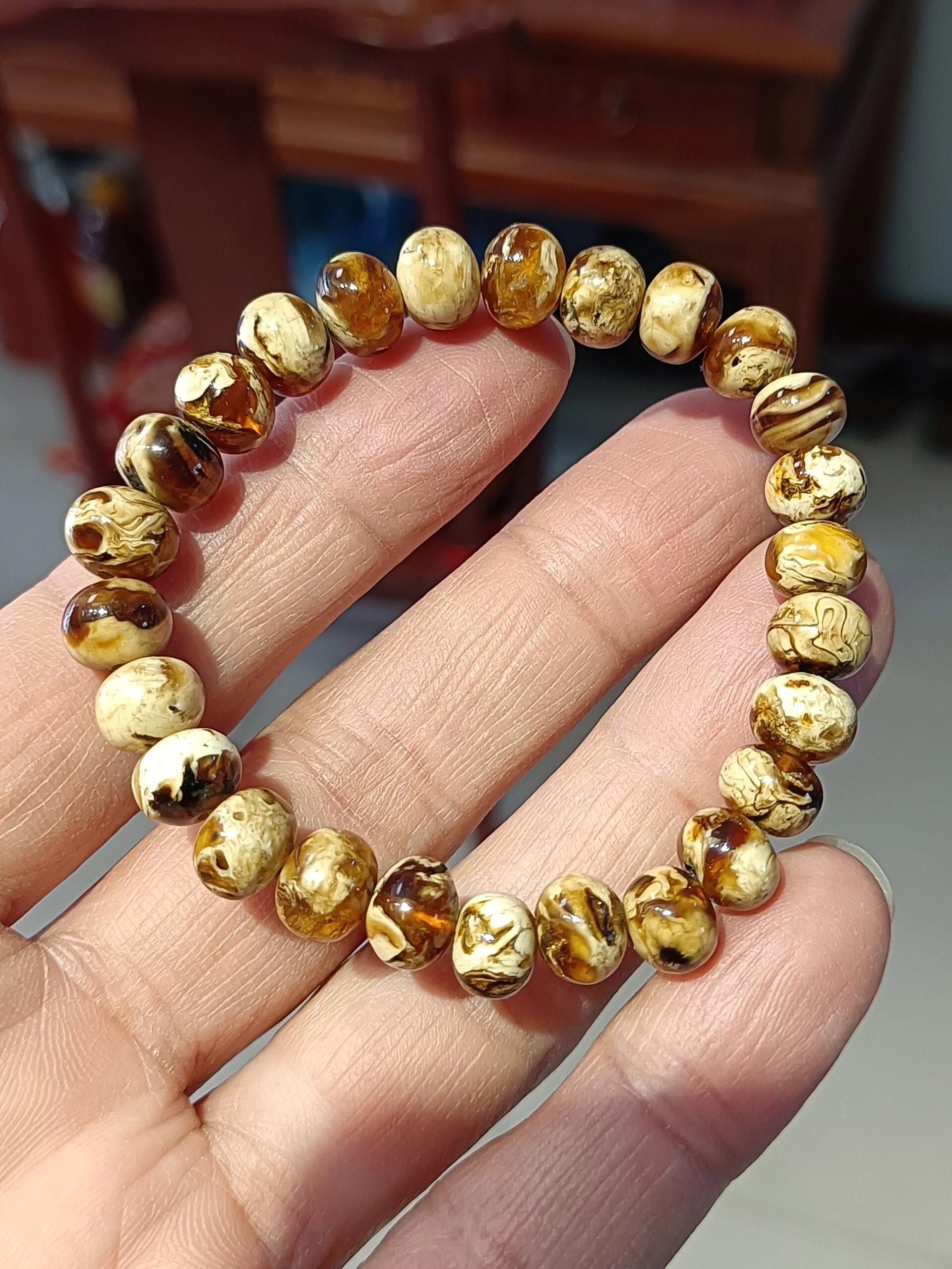中国抚顺出产宝石级琥珀 抚顺花珀 白花溶洞 8mm极品