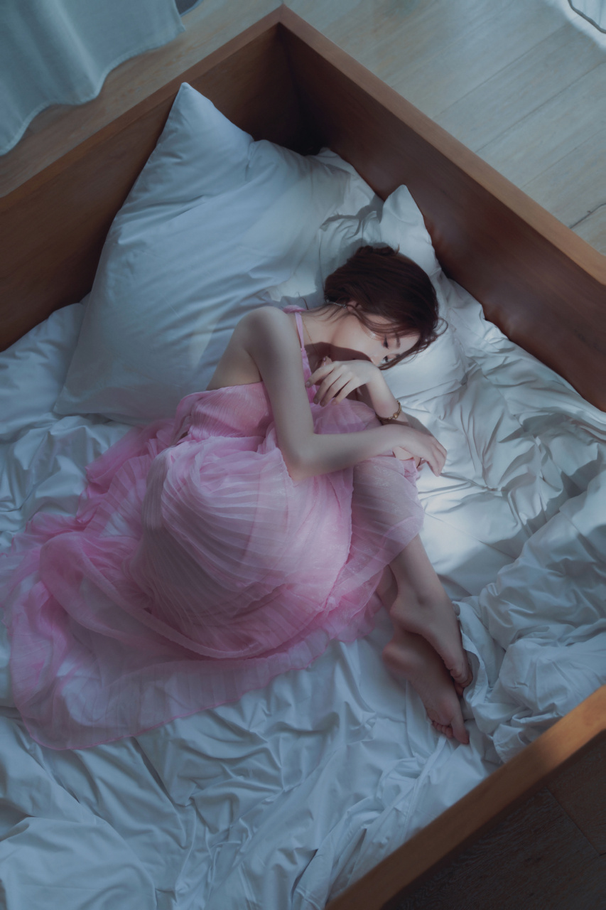 虞书欣光脚丫写真精选