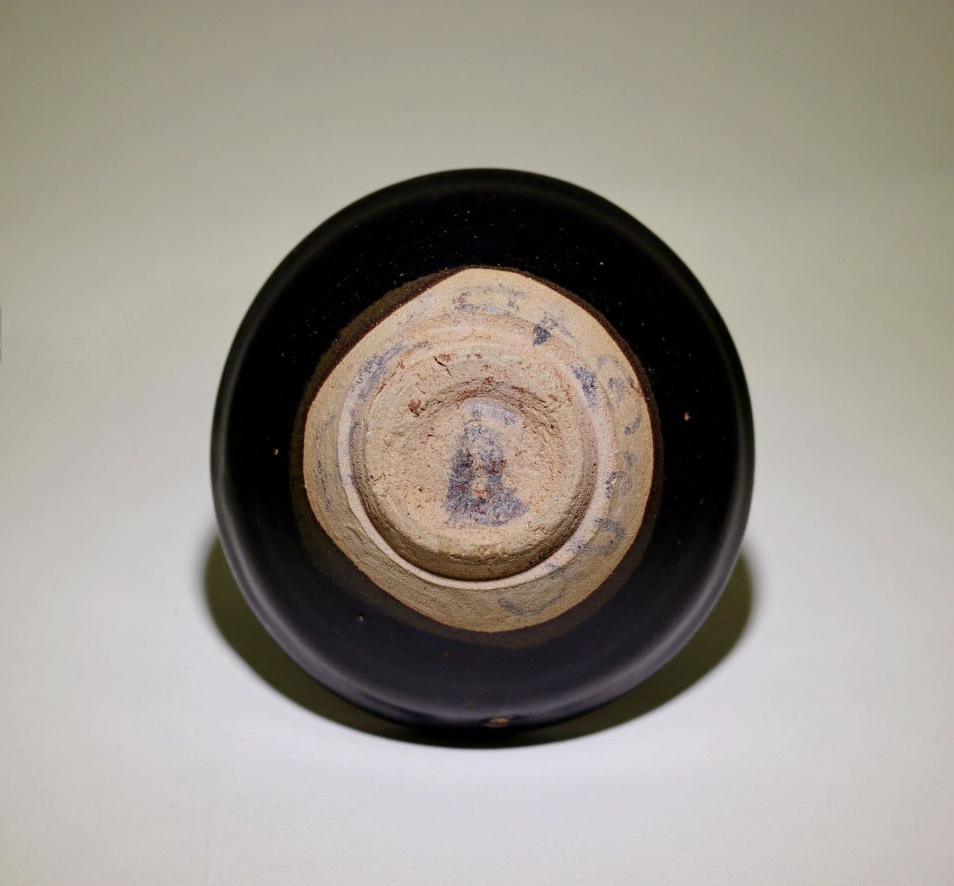 南宋吉州窑黑釉月影梅花盏 通高4.6厘米,口径11.5厘米,全品相.