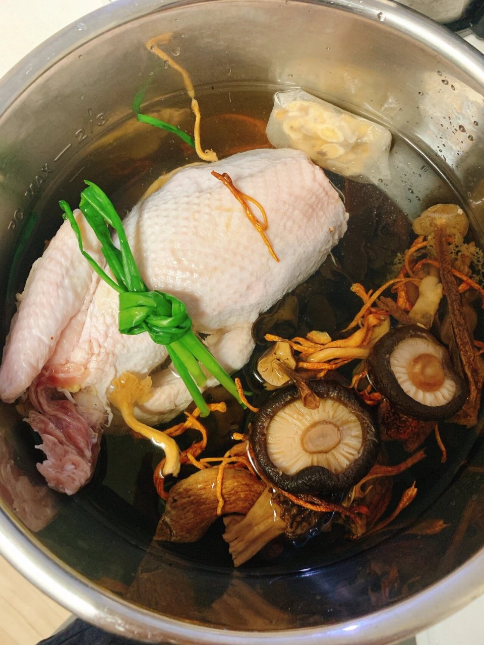 高压锅煲鸡汤|动手五分钟能喝好几天 最近上班太累 觉得要给自己进个