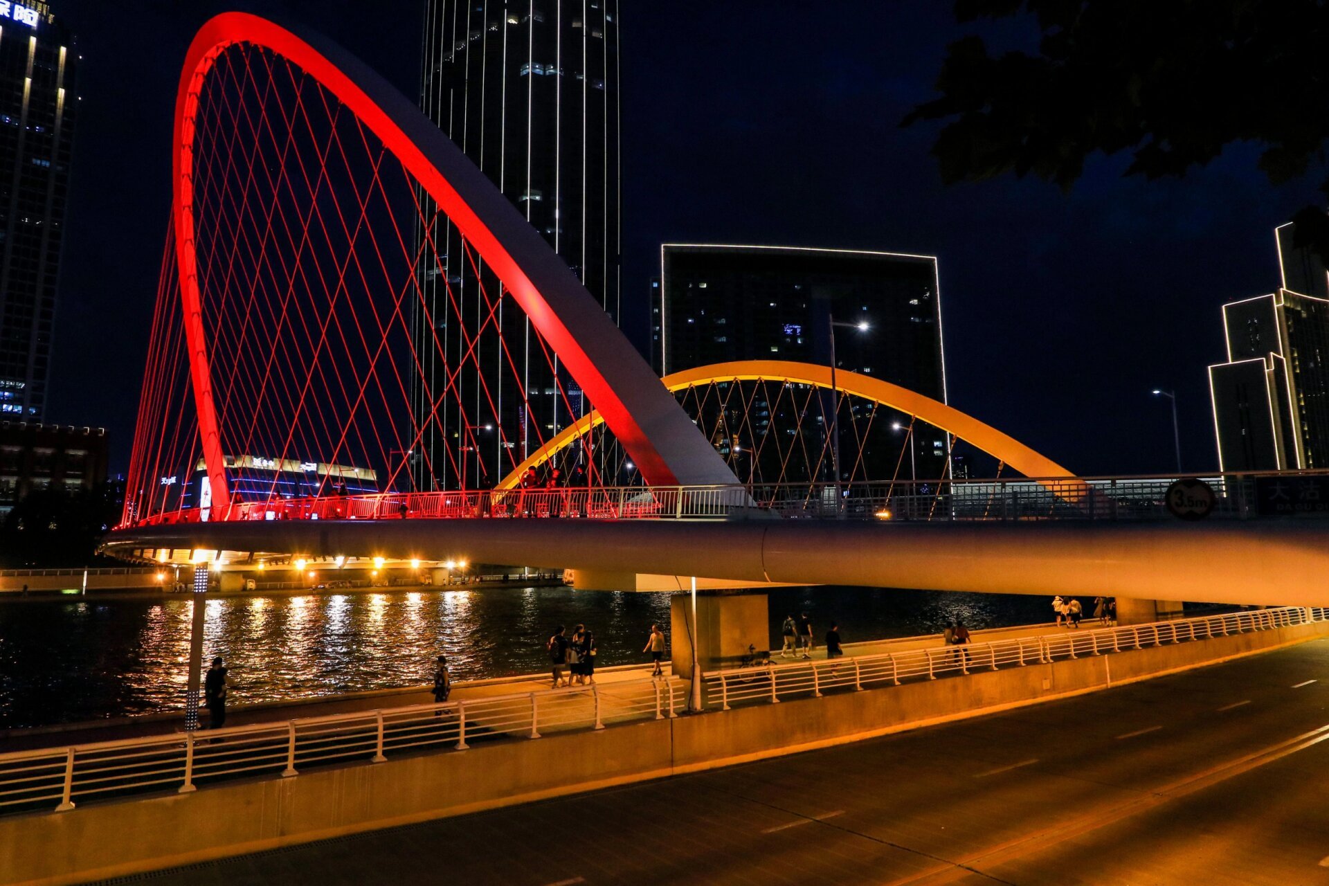 海河上的大沽桥 大沽桥icon是由世界著名的桥梁设计师邓文中icon院士