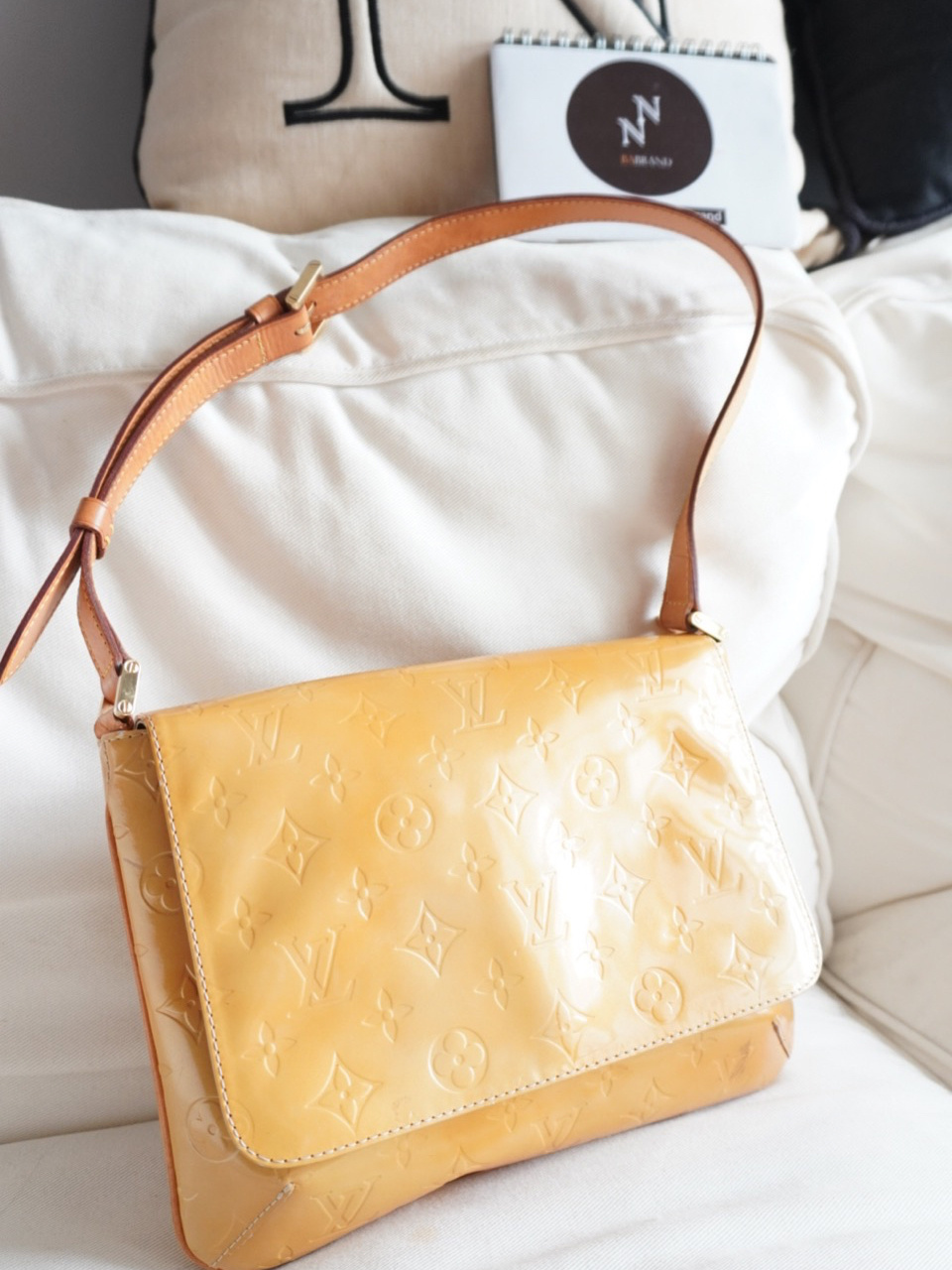 每日海淘中古包推荐lv漆皮包包96(第九期) 两只小黄颜色都非常可爱